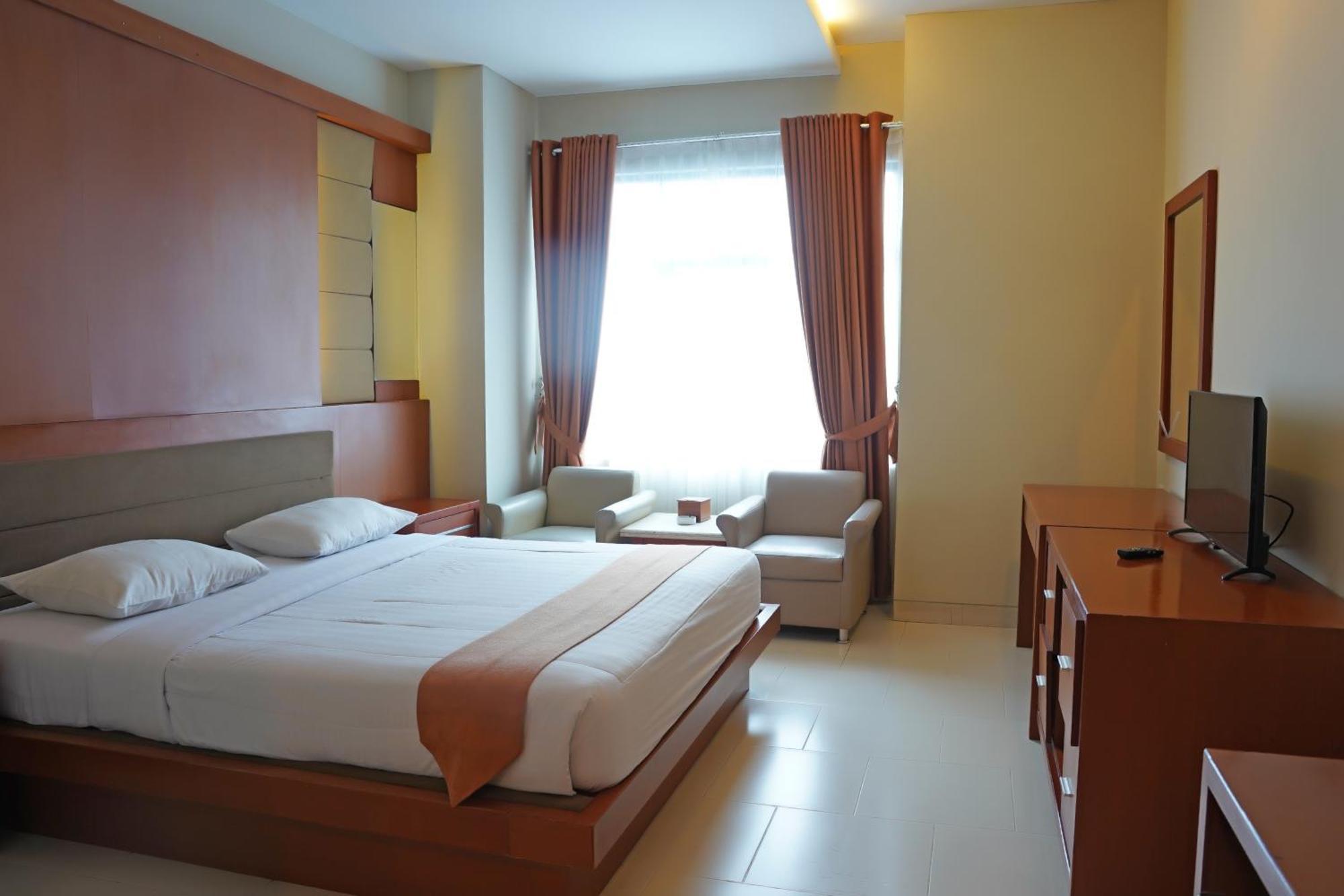 Arinas Hotel Bandar Lampung Exterior foto